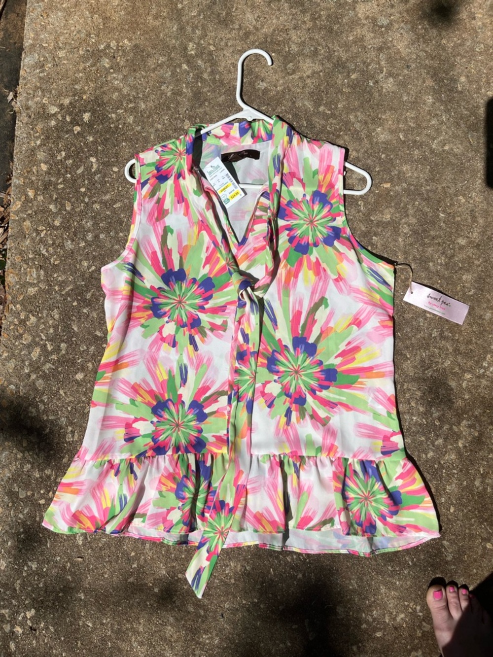 Sweet Pea Sleeveless Tie-Neck Floral Burst Top - I wore once no tags